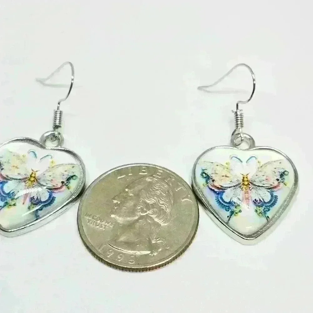 NWOT Multicolor Butterfly Pattern Heart Shaped Glass Pendant Earrings - Picture 2 of 2